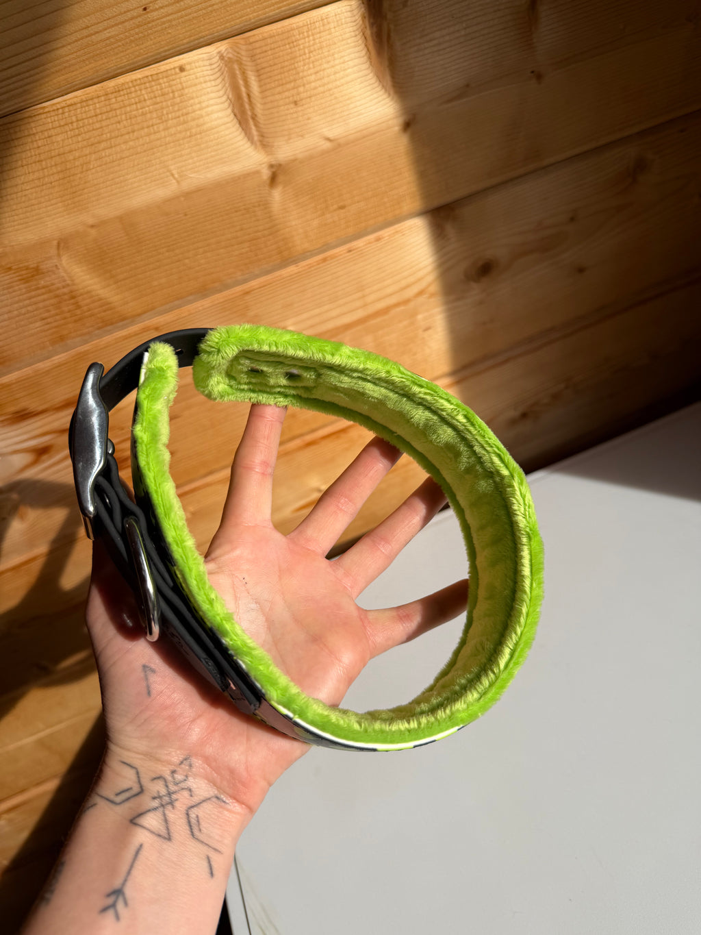 Collier imprimé UV salamandre verte doublure tissu doux