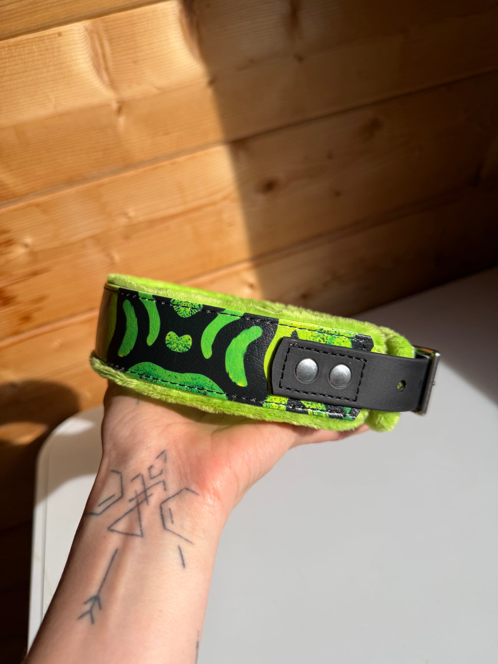 Collier imprimé UV salamandre verte doublure tissu doux